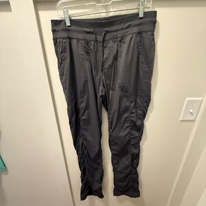 ⭐️The North Face Women’s Gray Hiking Pants Size L